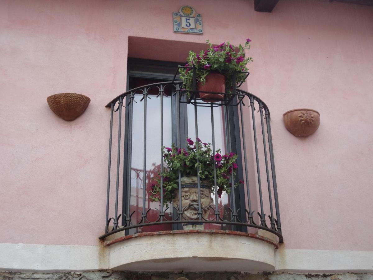 Bed and Breakfast Invito al viaggio Giardini Naxos Esterno foto