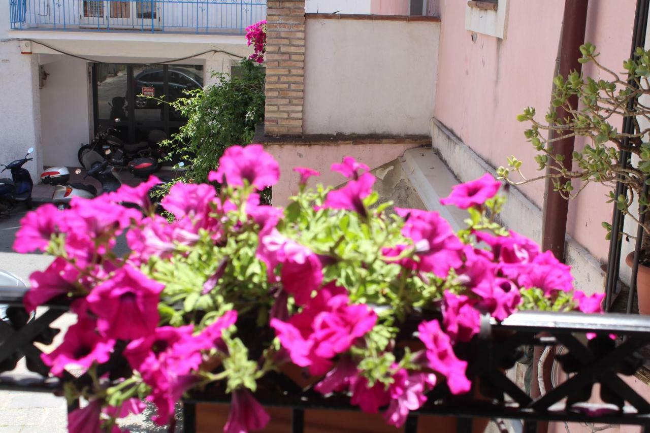 Bed and Breakfast Invito al viaggio Giardini Naxos Esterno foto
